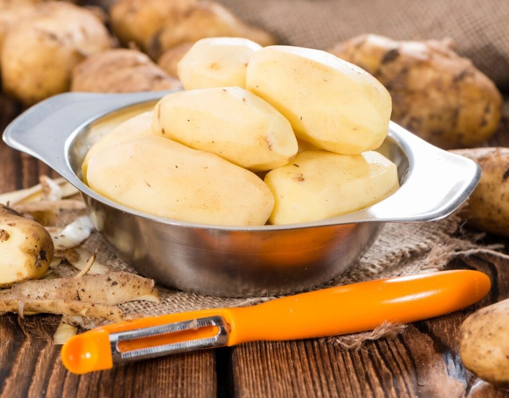 Wie schält man rohe Kartoffel am schnellsten