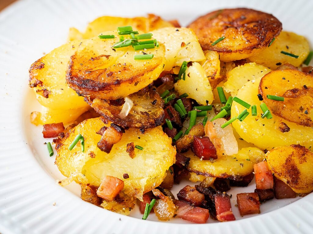 Einfache Bratkartoffeln aus rohen Kartoffeln